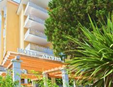 Zimmeransicht mit Balkon im Hotel Apollo