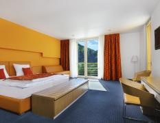 Modern eingerichtetes Doppelzimmer im Thermana Park Lasko