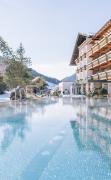 Aussensicht des Hotels Kirchheimerhof mit Aussenpool