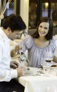 Ein Paar beim Dinner im Thermenhotel Stoiser