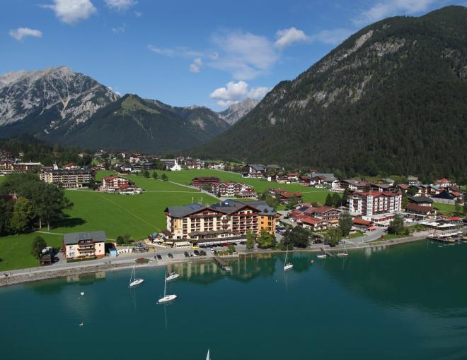 Blick auf das Hotel Post am See aus der Vogelperspektive